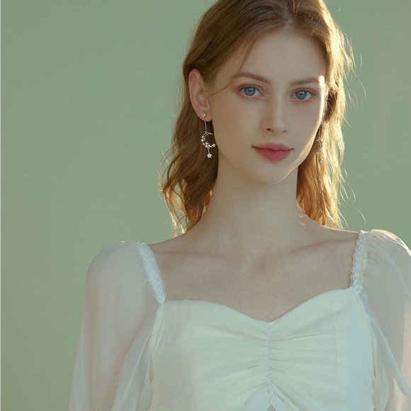 Moon and Star Pearl Earrings - Picture 4 of 5